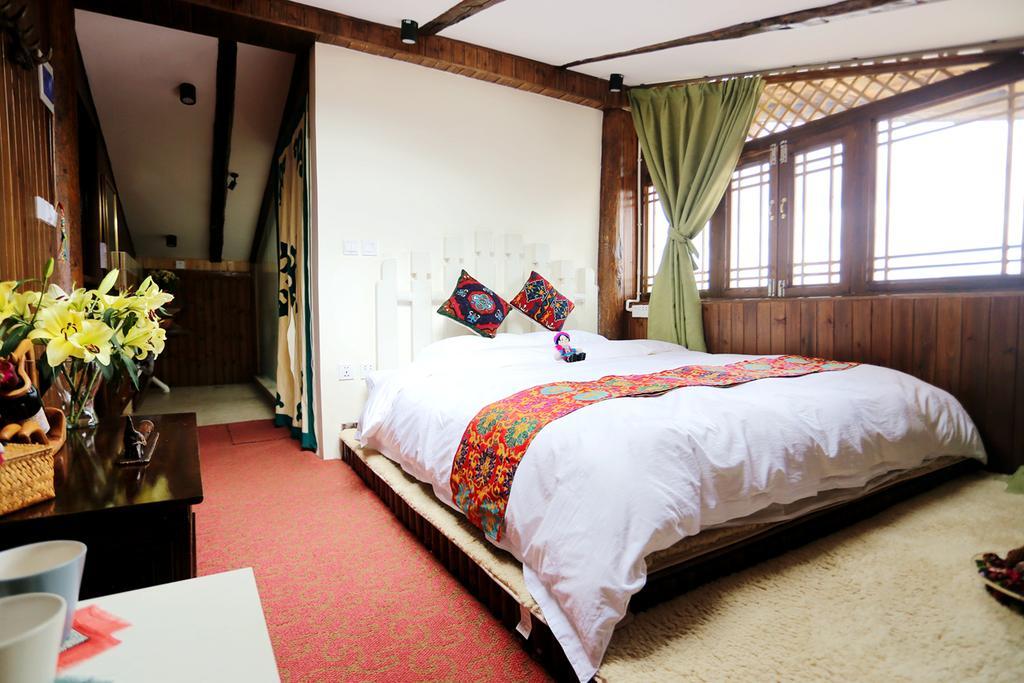 Shangri-La Mid - Mountain Homestay Esterno foto